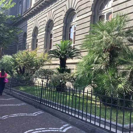 Tinnyhouse Apartament Neapol