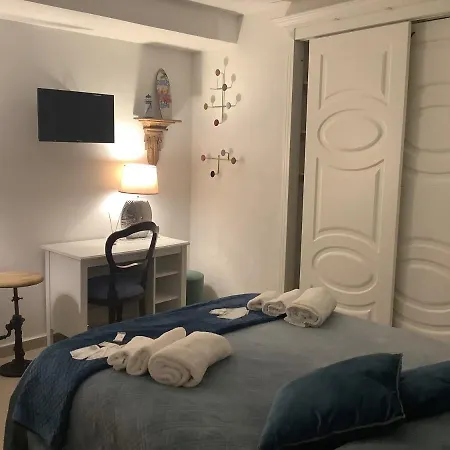 Tinnyhouse *