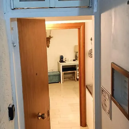Tinnyhouse Apartment *