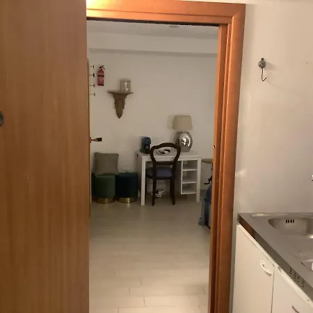 Tinnyhouse * Napels