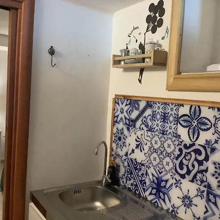 Tinnyhouse 아파트