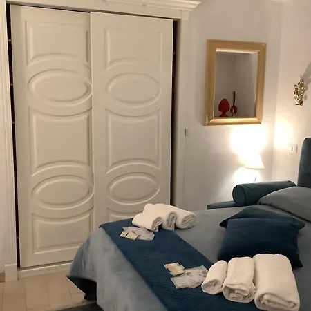Tinnyhouse * Napels